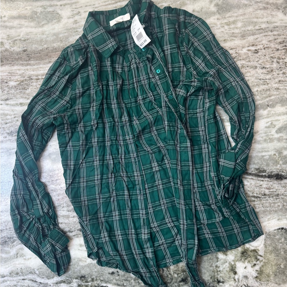 NWT Green Flannel Plaid Women's Button Down Shirt
Size Small